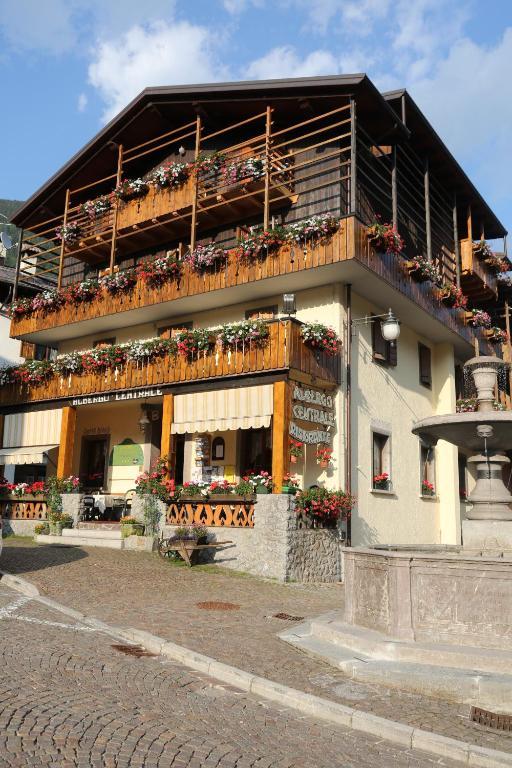 Albergo Centrale Forni di Sopra Zewnętrze zdjęcie